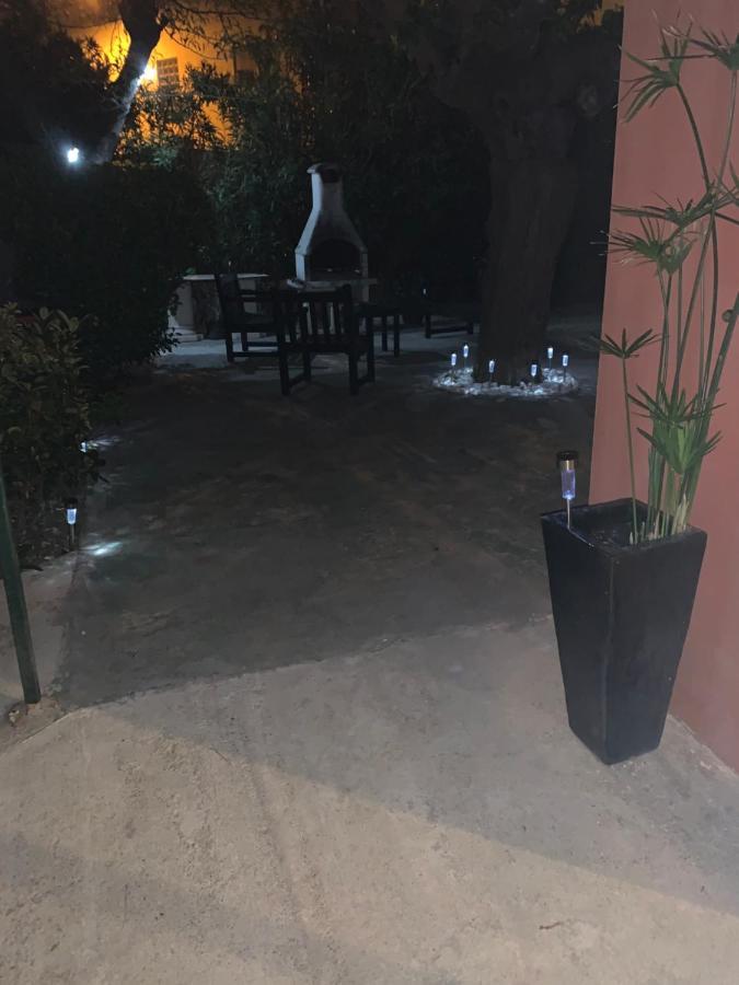 Les Dahlias Appartement 4 Personnes Jacuzzi Barbecue Jardin Arbore Climatise Agde Buitenkant foto