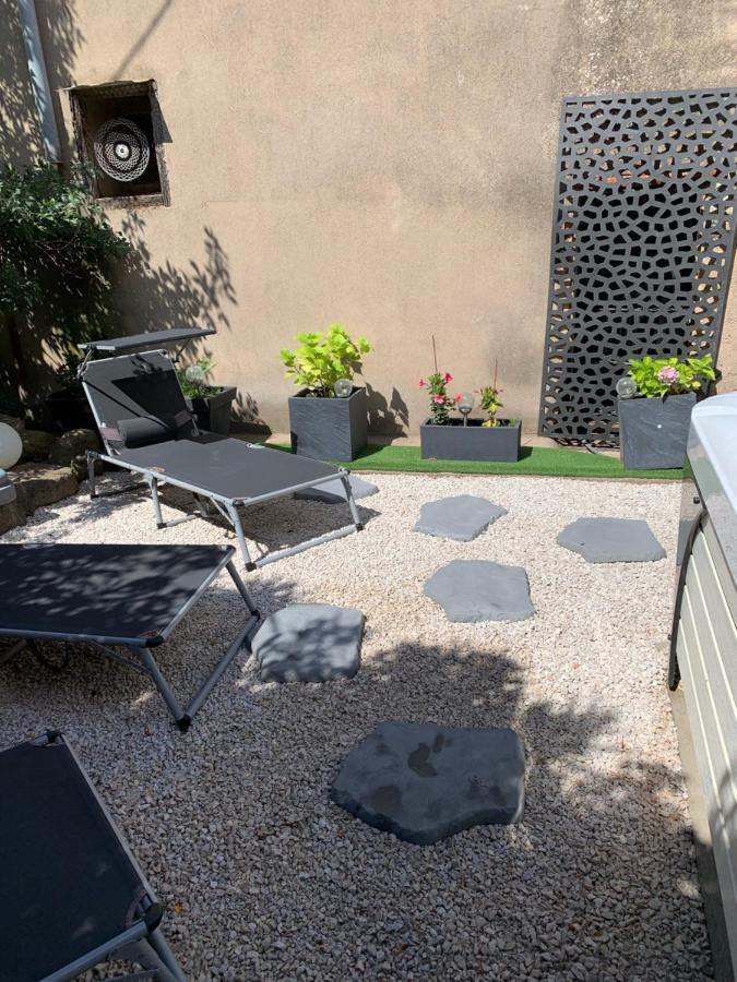 Les Dahlias Appartement 4 Personnes Jacuzzi Barbecue Jardin Arbore Climatise Agde Buitenkant foto